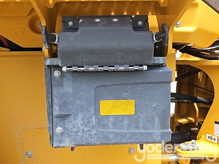 2023-deere-644p-image-37