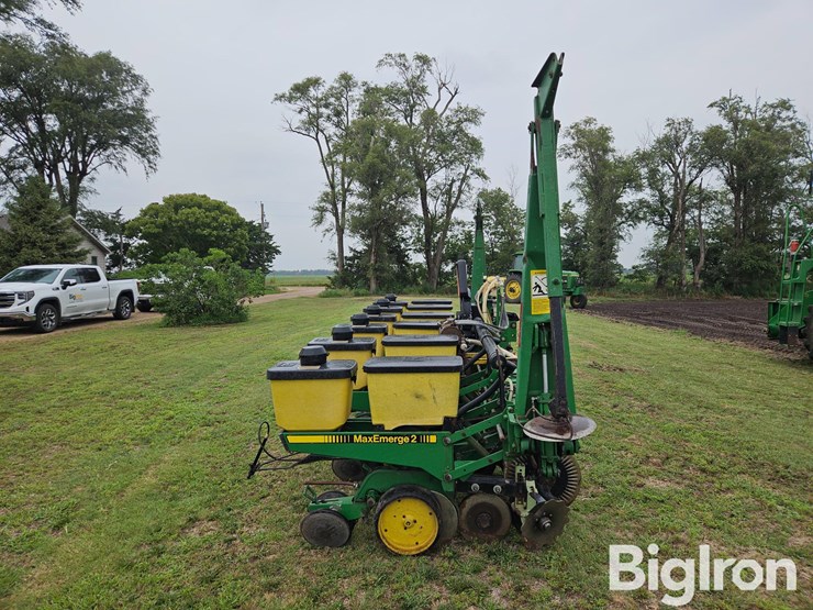 john-deere-7300-image-4