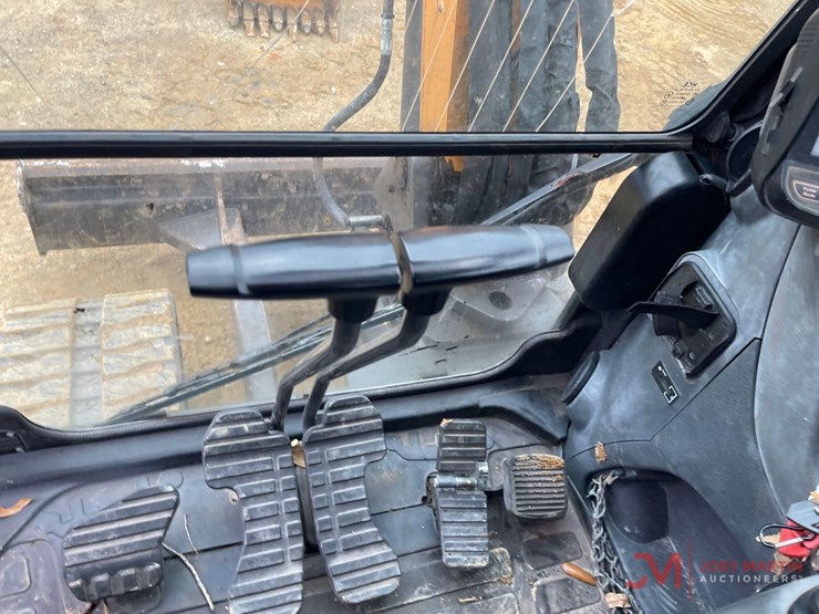 2019-case-cx57c-mini-excavator-image-23