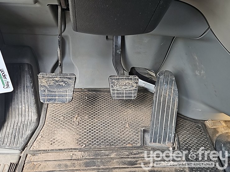 2018-peterbilt-567-image-37