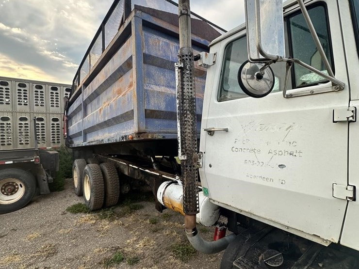 1988-ford-l9000-image-36