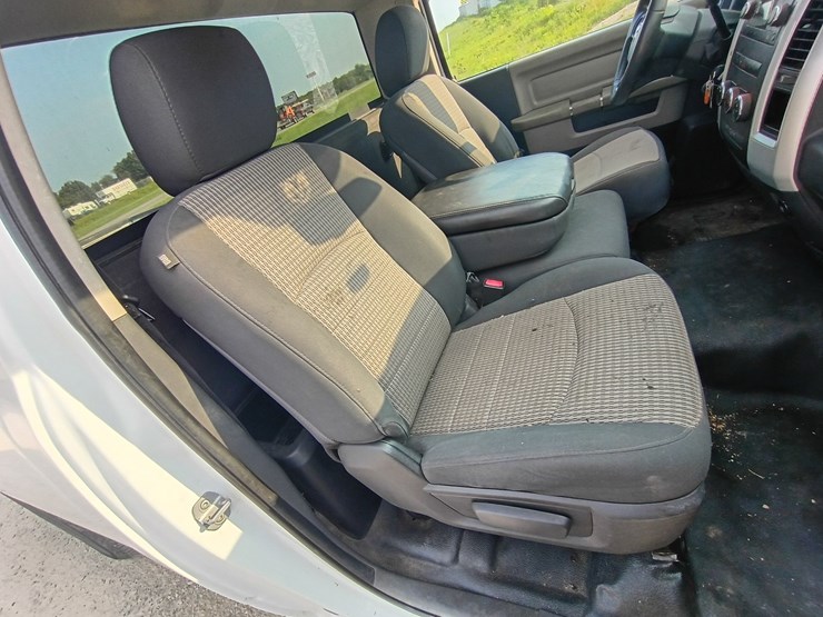 2012-dodge-1500-image-34