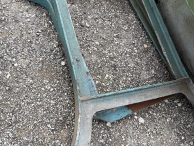 metal-workbench,-damaged-image-2