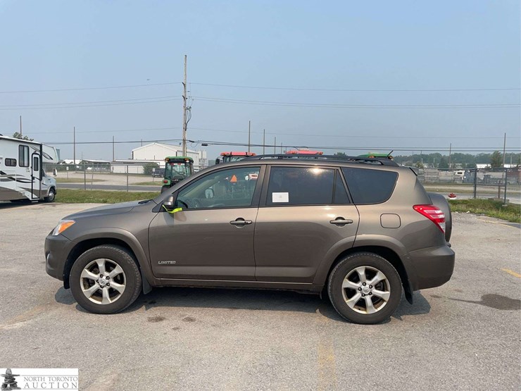 2010-toyota-rav4-image-8