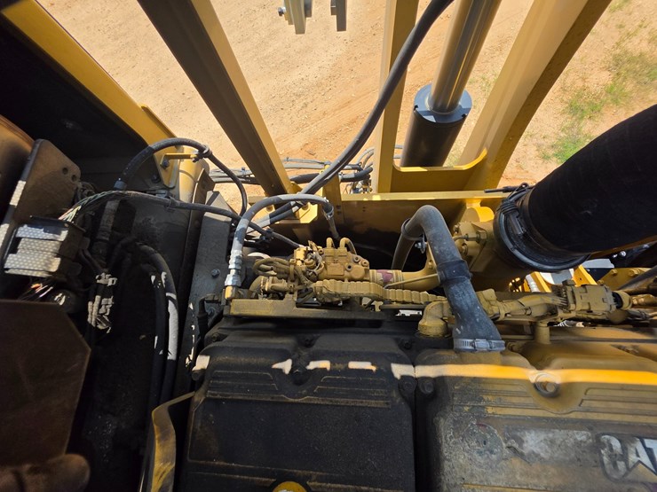 2023-caterpillar-374-image-20