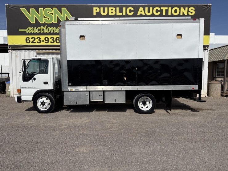 1999-isuzu-npr-image-1
