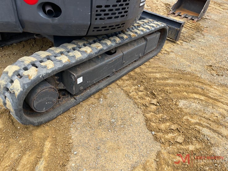 case-cx26c-mini-excavator-image-10