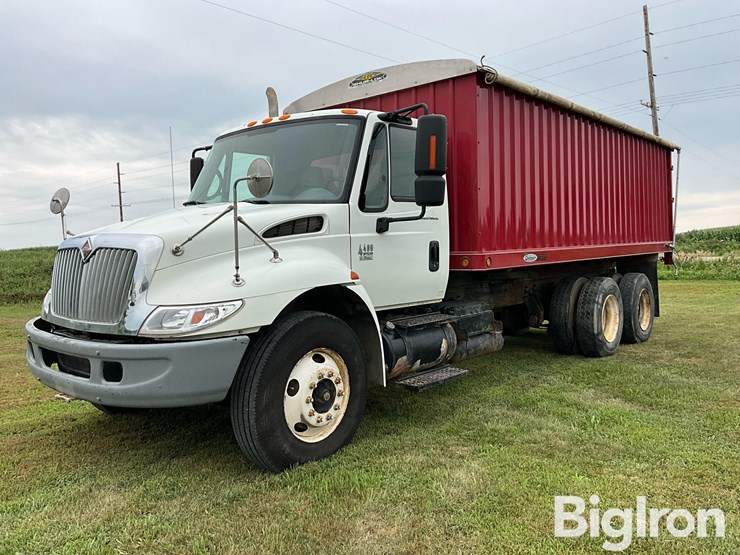 2002-international-durastar-4400-image-1