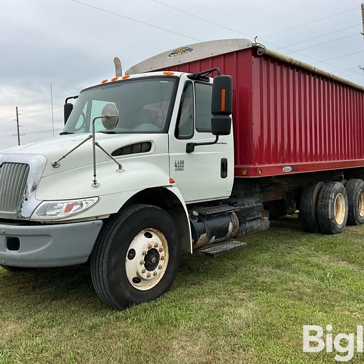 2002 INTERNATIONAL DURASTAR 4400