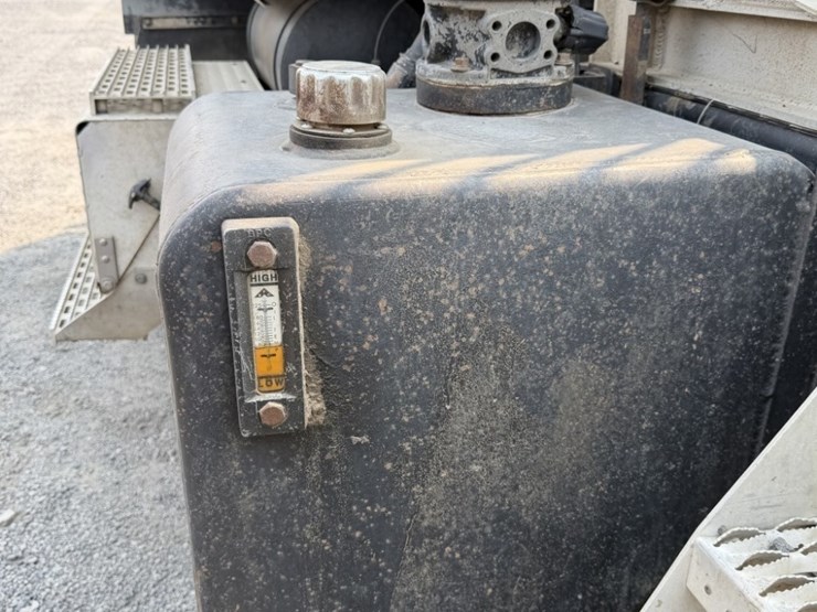 2004-international-5500i-t/a-truck-tractor-image-16