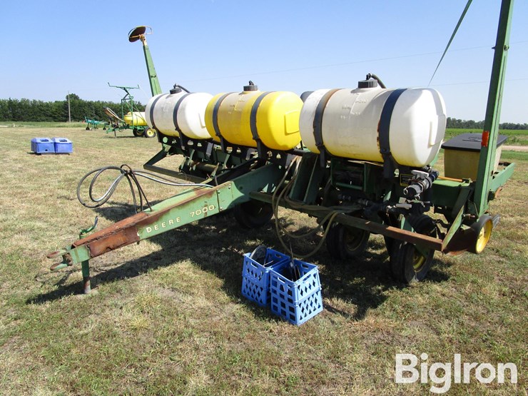 john-deere-7000-image-1