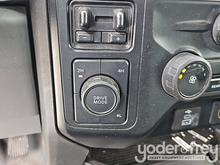 2023-ford-f550-xl-image-27
