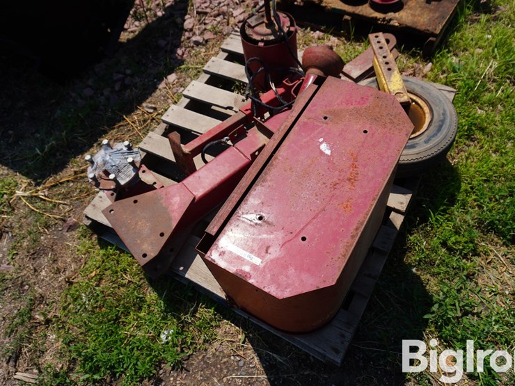 new-holland-845-image-3