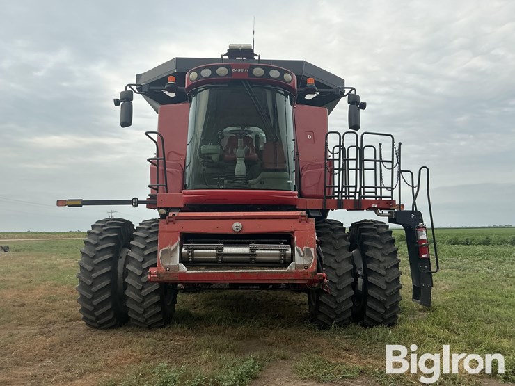 2011-case-ih-8120-image-2