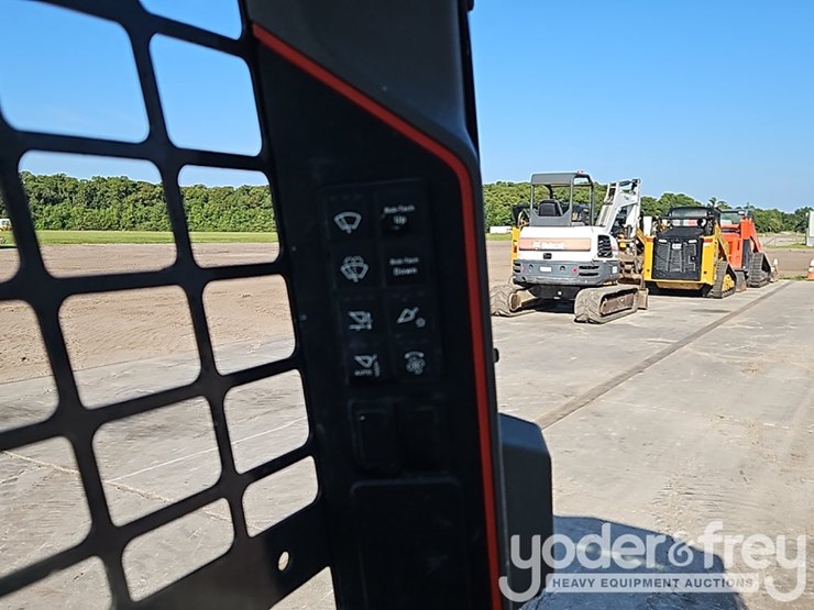 2024-bobcat-t64-image-29