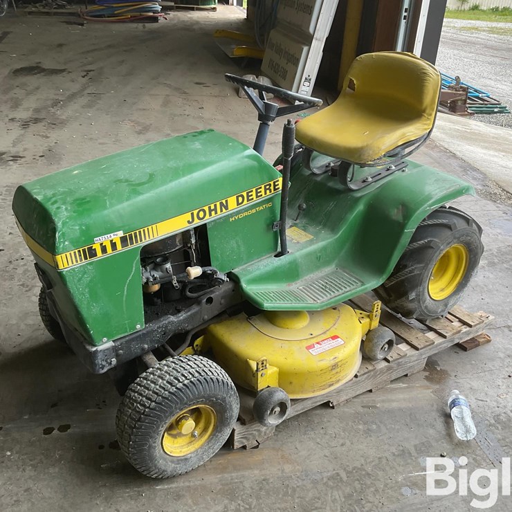 JOHN DEERE 111