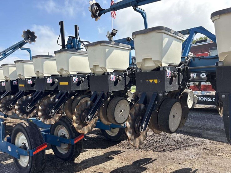 2007-kinze-3600-image-10