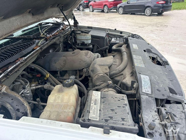 2003-chevrolet-silverado-3500-image-11
