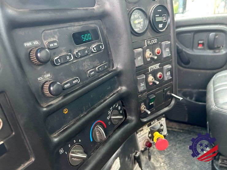 2005-chevrolet-c7500-fuel-&-lube-truck-image-32