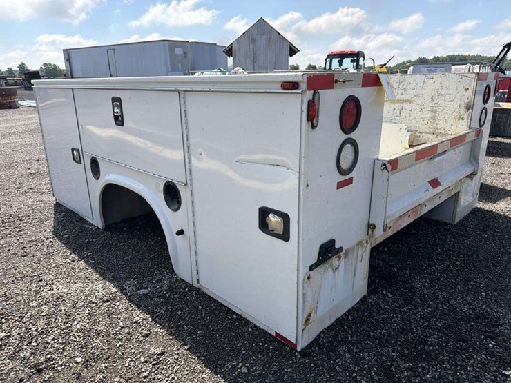 2015-chevrolet-3500-image-3