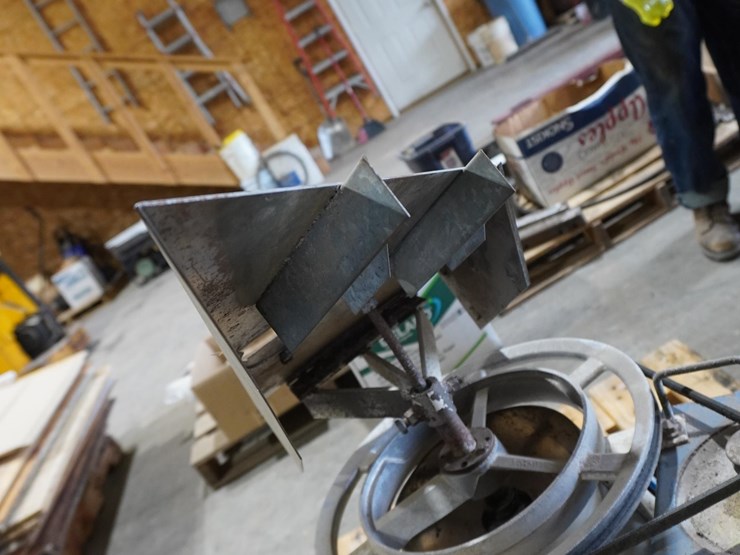 shivers-grain-spreader-1/3-hp-image-12