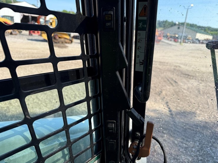 2020-bobcat-t740-image-26