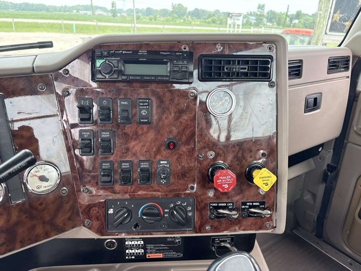 2005-international-9400i-image-17