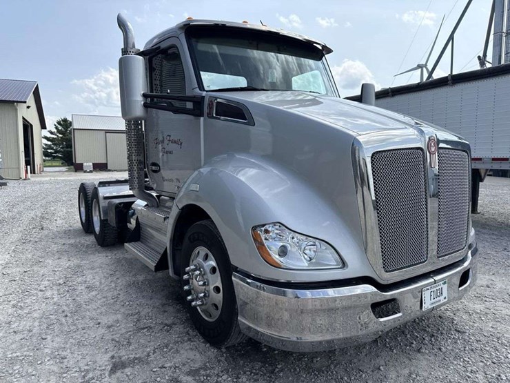 2014-kenworth-t680-image-5