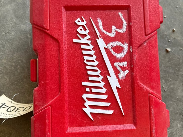 #304-•-milwaukee-sander-image-4