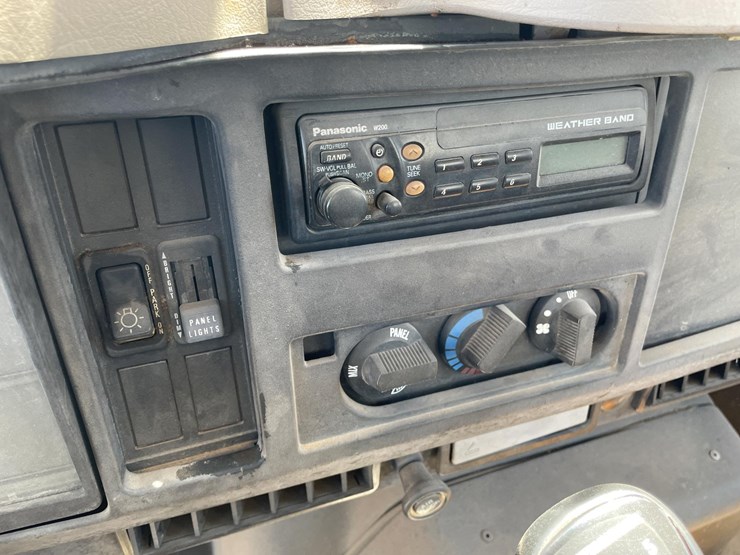 #2253-•-1998-isuzu-2-ton-cargo-truck-(has-nm-title)-(located-in-las-cruces)-image-38