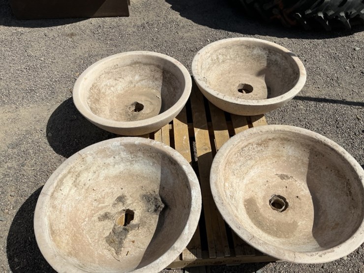 (4)-concrete-planters-image-5