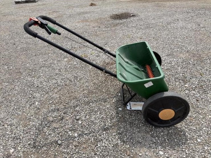 scotts-seeder-image-2