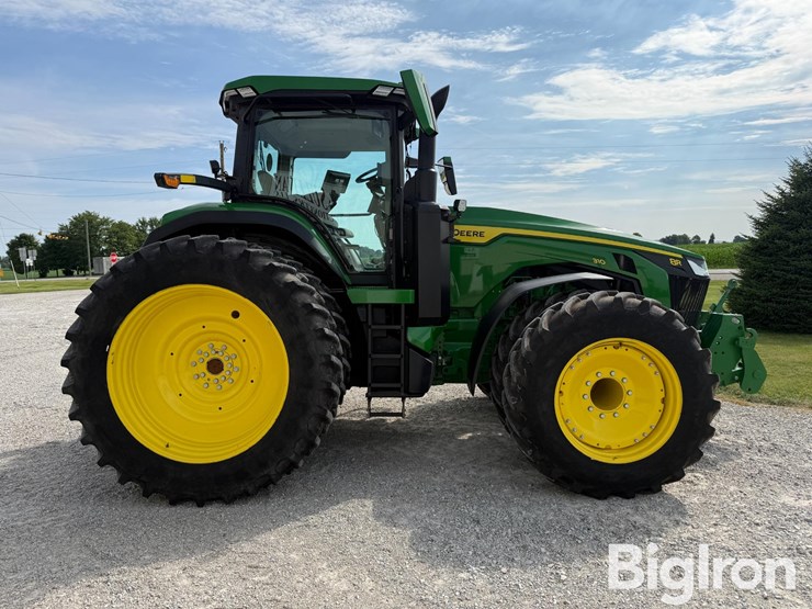 2025-john-deere-8r-310-image-4