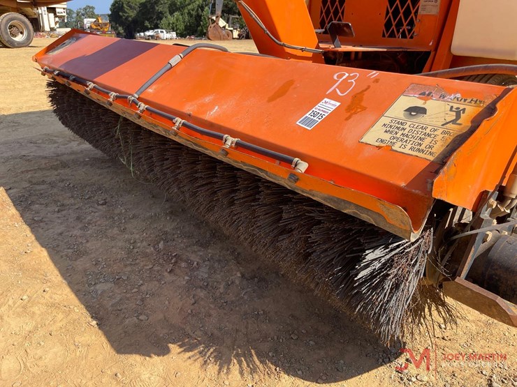 laymor-sm300-towable-sweeper-image-14