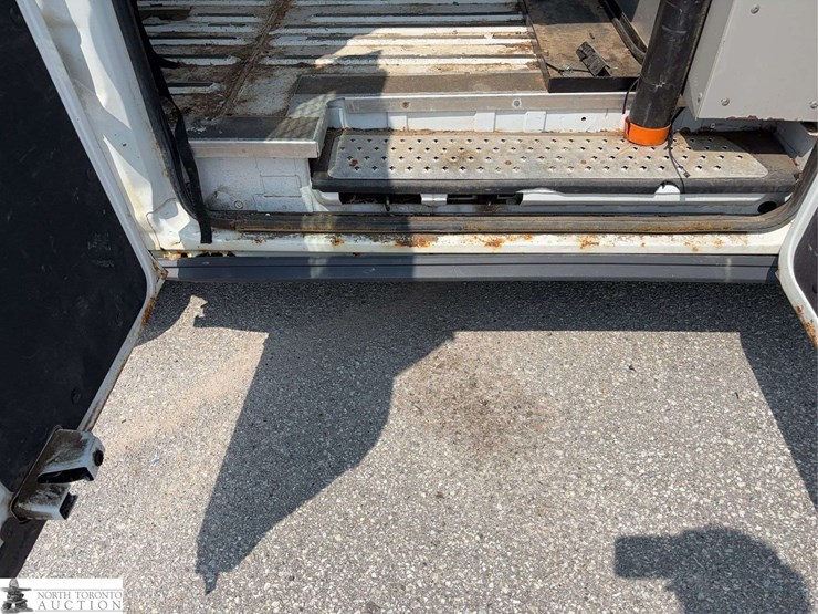 2016-ford-transit-image-26