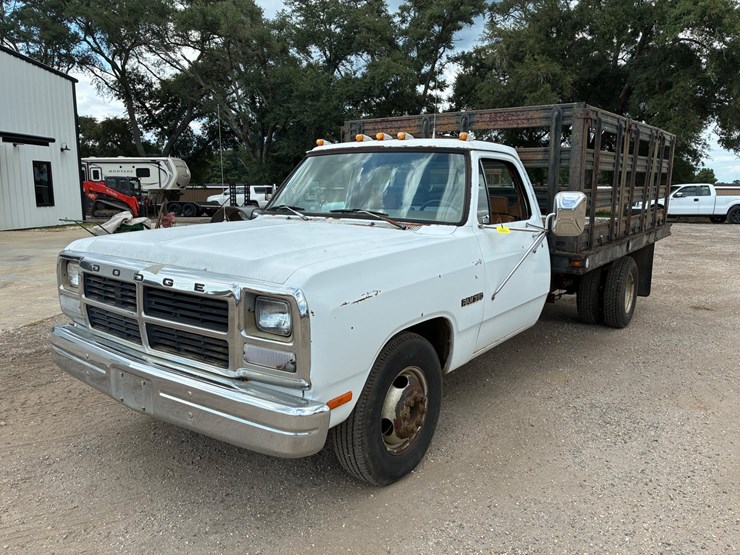 1992-dodge-3500-image-2