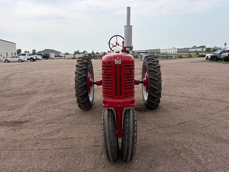 1955-farmall-300-tractor-image-2