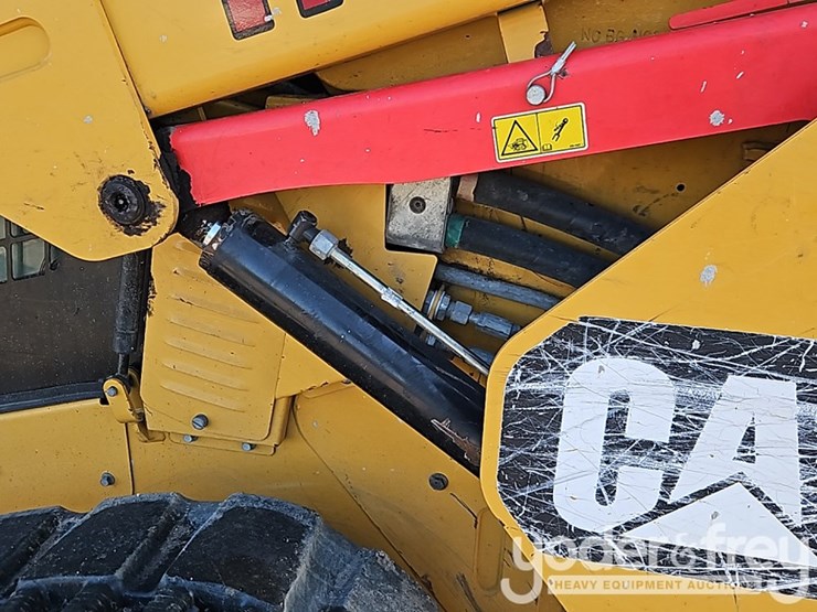 2016-caterpillar-299d2-xhp-image-21
