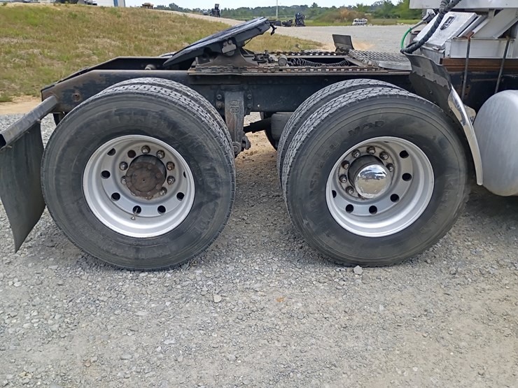 #21636-•-1997-peterbilt-379-semi-sleeper-truck-image-90