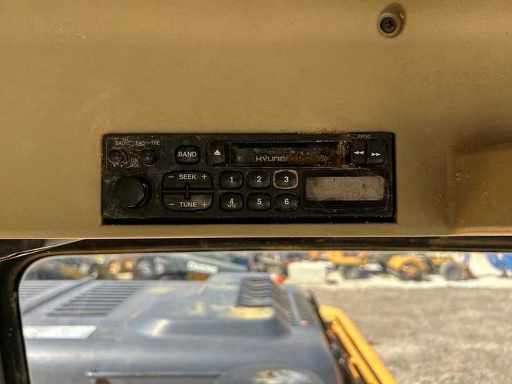 2003-hyundai-robex-210-lc-7-image-31
