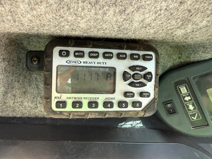 2013-deere-333e-image-25