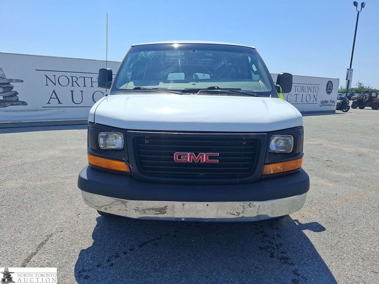 2017-gmc-savana-cargo-van-image-2