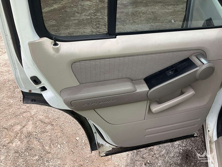 2006-ford-explorer-image-22