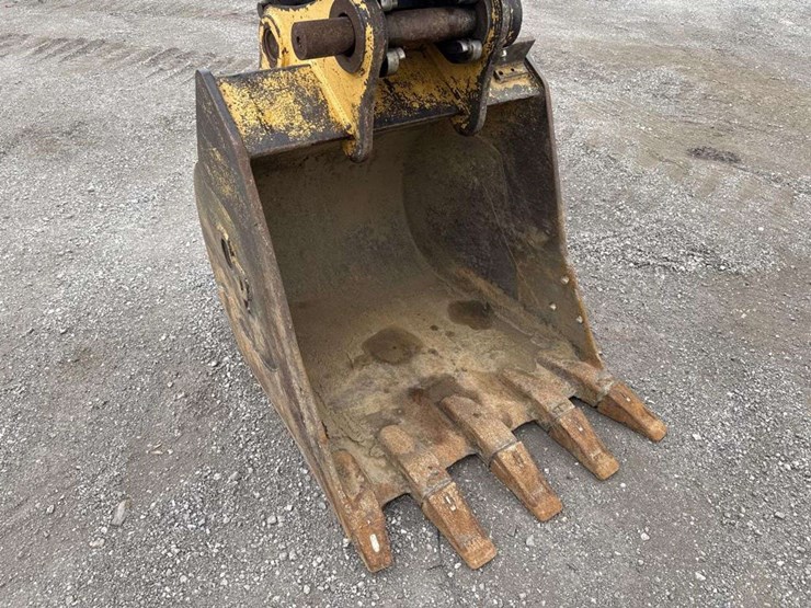 deere-200c-lc-image-8