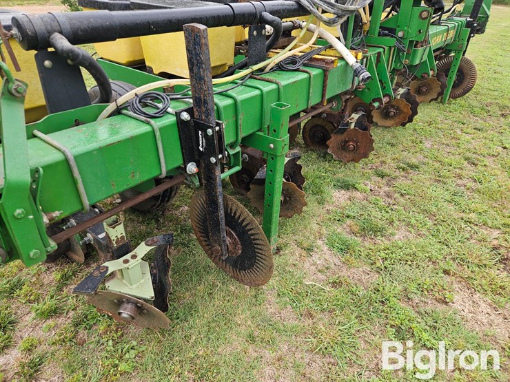 john-deere-7300-image-15