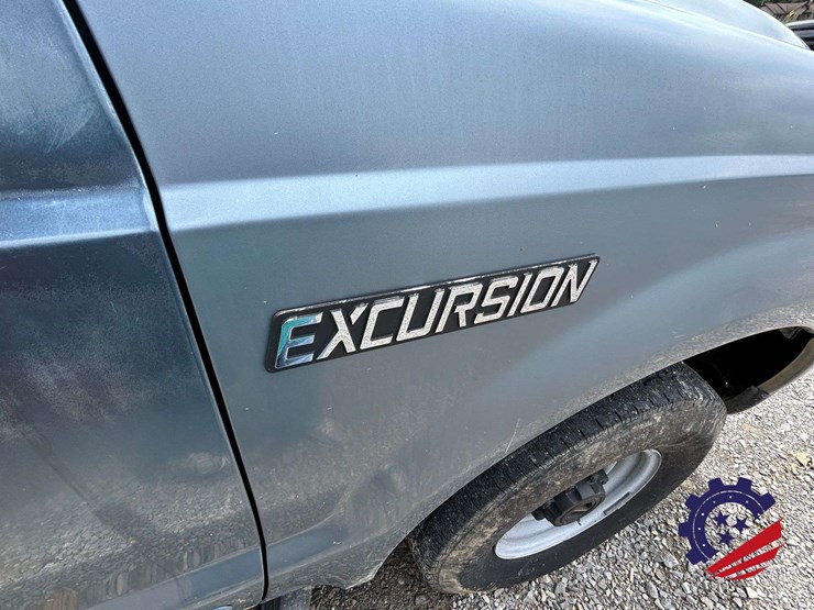 2000-ford-excursion-image-18