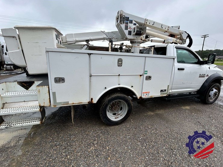 2016-ram-5500-bucket-truck-image-7
