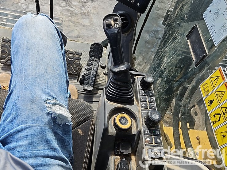 2019-caterpillar-336-image-33