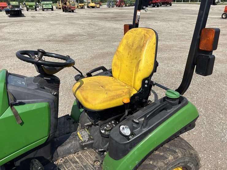 john-deere-1025r-image-11