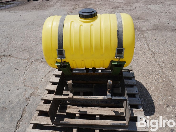 white-2-155-fertilizer-tank-&-mounts-image-6